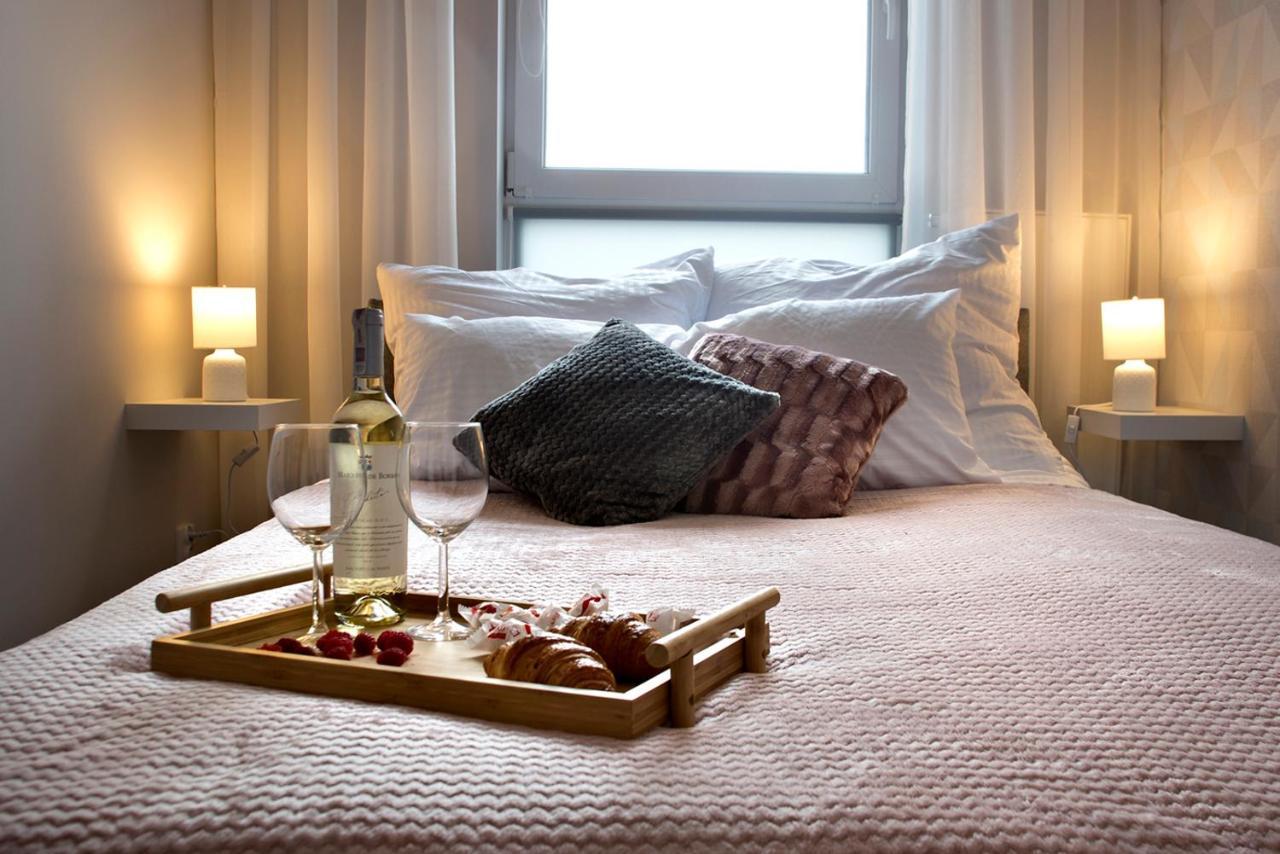 Komputerowa Serviced Apartments By P&O Варшава Екстериор снимка