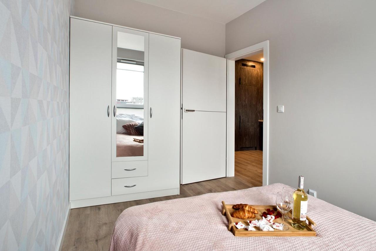 Komputerowa Serviced Apartments By P&O Варшава Екстериор снимка